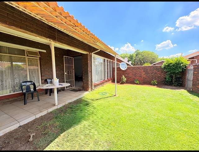 2 BEDROOM TOWNHOUSE FOR SALE IN DUNCANVILLE